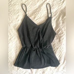 🦋2/$22 NWOT Silver pinstripe top